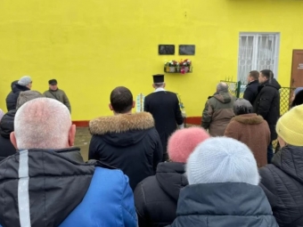 На фасаді Нововолинськводоканалу встановили меморіальні дошки загиблим працівникам 