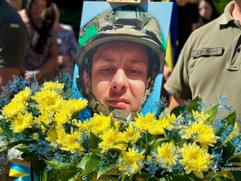 Нововолинська громада попрощалася з 24-річним героєм Павлом Молодшим 