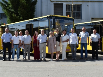 Павлівська громада отримала шкільний автобус з підйомником 