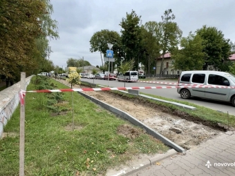 У Нововолинську облаштовують новий тротуар на вулиці Героїв УПА 