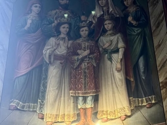 На стінах Успенського собору у Володимирі побачили Іконописний розпис царя Миколи II та його родини 
