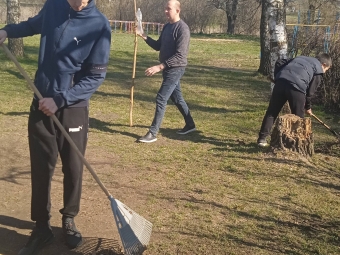 У Холопичівському ліцеї влаштували день прибирання 