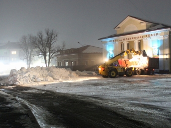 У Володимирі-Волинському продовжують роботи з очищення вулиць від снігу 