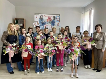 «Букет для мами»: дітки загиблих Захисників з Нововолинської громади створювали квіткові композиції 