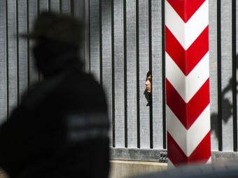 Польща зводить загорожу з колючим дротом на кордоні з Білоруссю 