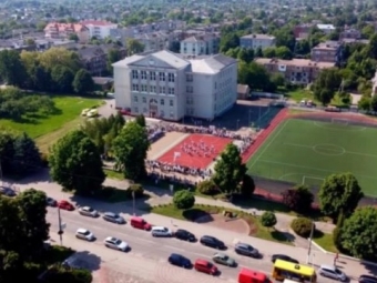 Чому футбольний майданчик зі штучним покриттям Нововолинського ліцею №1 зачиняють 