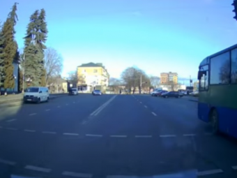 У Володимирі оштрафували водія автобуса за проїзд на червоне 