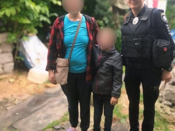 У Луцьку патрульні допомогли розгубленому хлопчику знайти маму 