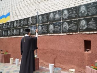 Пам’ять полеглих Героїв, які навчалася у ліцеї №3 Володимира, увіковічили на фасаді навчального закладу 