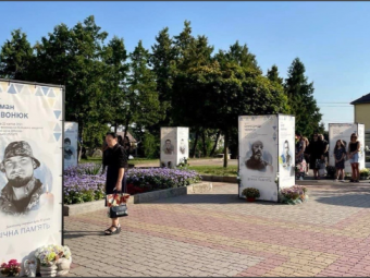 На Алеї Героїв у Нововолинську з’явилися нові портрети полеглих захисників 