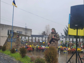 У Локачах на Алеї памʼяті освятили три нововстановленні меморіальні дошки загиблим військовим 