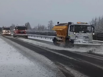 26 одиниць техніки розчищали дороги Волині під час негоди 