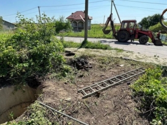 У Нововолинську промивають зливову каналізацію 