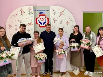 У Нововолинську привітали породіль із Днем Матері 