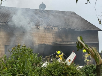 У Німеччині спортивний літак врізався у будинок: загинула 71-річна пілотеса і мешканець 