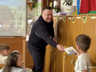 У Нововолинській громаді першокласники отримали електронні квитки для проїзду 