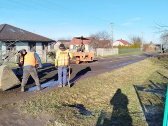 У селі Дорогиничі облаштували одну із вулиць білощебеневим покриттям 