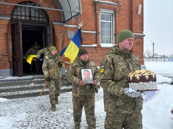 Зі сльозами та молитвою: Волинь провела на вічний спочинок воїна Андрія Велимця 