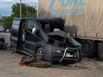 На Волині зіткнулися мікроавтобус і вантажівка: двоє людей у лікарні - новини Володимир-Водинського На Волині зіткнулися мікроавтобус і вантажівка: двоє людей у лікарні
