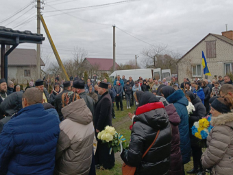 Дев’ять місяців вважався зниклим безвісти: на Волині останню земну дорогу провели Героя Василя Шміло 