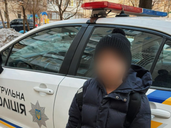 На Волині батько залишив сина під під’їздом: небайдужі звернулися до поліції 