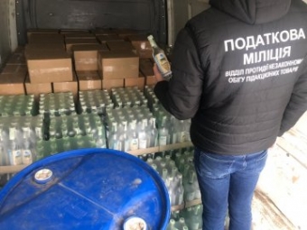 У Володимирі-Волинському затримали авто з масштабною партією фальсифікованого алкоголю 