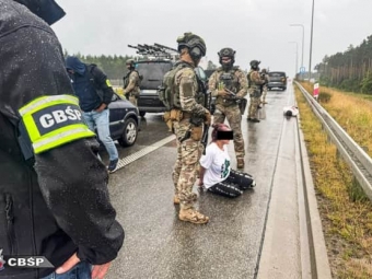 Били та викрадали мігрантів: у Польщі затримали українців 