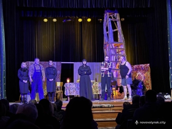 «Хлібне перемир’я»: у Нововолинську відбулася прем’єра вистави театральної майстерні «Відчинена брама» 