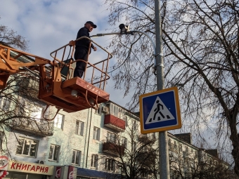 У Володимирі над пішоходними переходами вастанолюють освітлення 