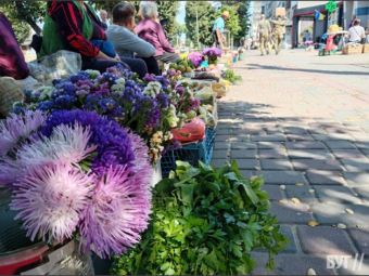 Міні-ринок під відкритим небом у Володимирі 