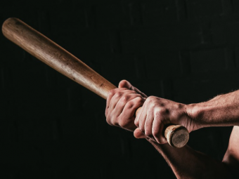 На Волині чоловік вдарив ексдружину палицею за курячу клітку: як його покарали 