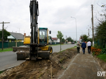Розпочались роботи по облаштуванню тротуару на вулиці Зимнівській у Володимирі 