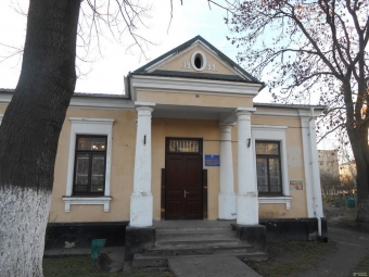Фінуправління та будинок лікаря: ретро-історія будинку з колонами у Володимирі 