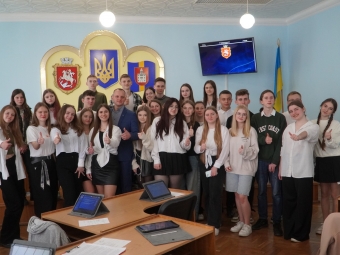 Лідери учнівського самоврядування провели у Володимирській міській раді «дитячу сесію» 