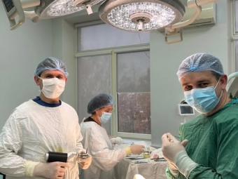 Володимирські лікарі провели одночасні складні операції на обох п’ятах пацієнта 