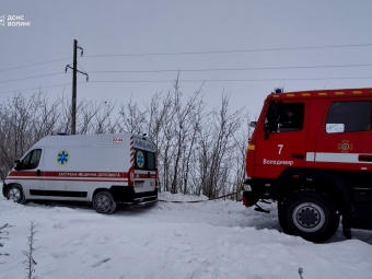 В Устилузькій громаді рятувальники витягнули зі снігу карету «швидкої» 