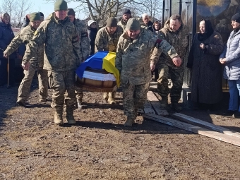 В Оваднівській громаді попрощалися із полеглим захисником Віктором Вавринюком 