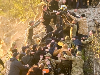 Впав із висоти 5 поверху: на Рівненщині добу шукали хлопчика, який провалився у кар’єр 