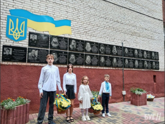 Школярі Володимирської гімназії №3 віддали шану загиблим воїнам 