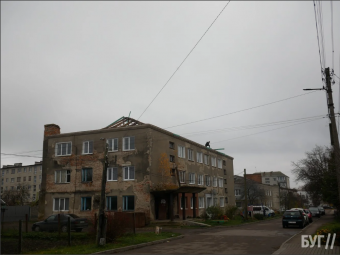 У Володимирі ремонтують дах на вулиці Олени Хохол 