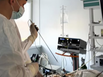 У лікарні Нововолинська без розрізів видалили три камені з нирки 