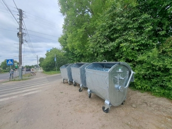 Чому не на всіх вулицях Володимира замінили старі контейнери для сміття на нові 