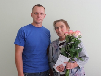 Привітали з днем народження маму загиблого Героя Віталія Романа з Новосілок 