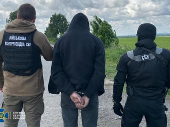 СБУ: 24-річний чоловік шпигував за військовими аеродромами на Рівненщині 