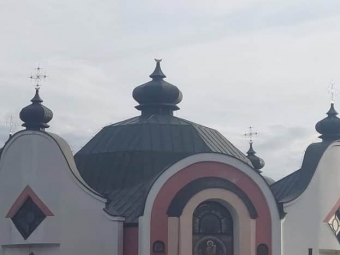 У Польщі з української церкви зрізали хрест, посол України вимагає покарання винних 