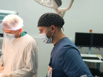 У Володимирі пацієнт розмовляв із лікарями під час операції 