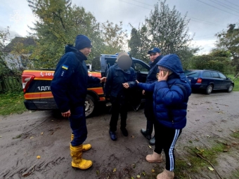 Добу блукав у лісі: на Волині розшукали чоловіка 