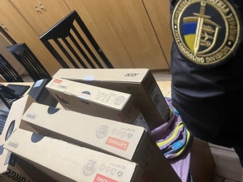 Митники на «Устилузі» виявили незадекларовані ноутбуки: порушниця пішла на мирову угоду 