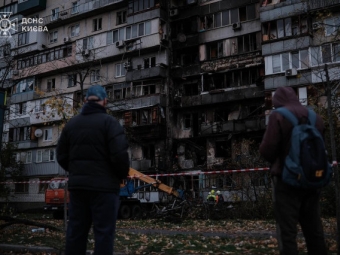 У трьох районах Києва через російську атаку пошкоджена житлова інфраструктура, загинули люди 