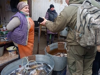 На ринках Нововолинська та Володимира перевірили торгівлю рибою: порушень не виявили 